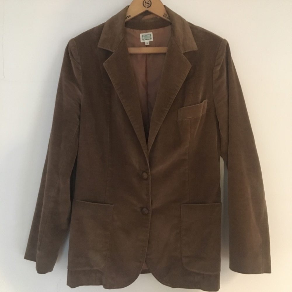 Soft, cotton, polyester blazer.